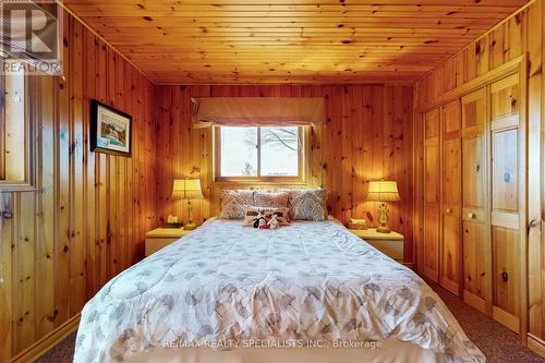 68 South Fork Drive, Kawartha Lakes, ON - Indoor Photo Showing Bedroom