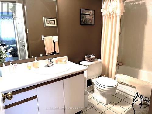 403 - 31 Victoria Street, Strathroy-Caradoc, ON - Indoor Photo Showing Bathroom