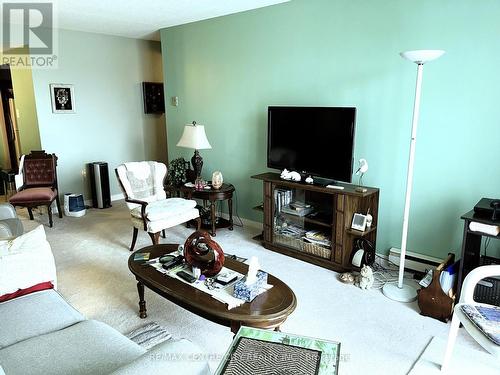 403 - 31 Victoria Street, Strathroy-Caradoc, ON - Indoor Photo Showing Living Room