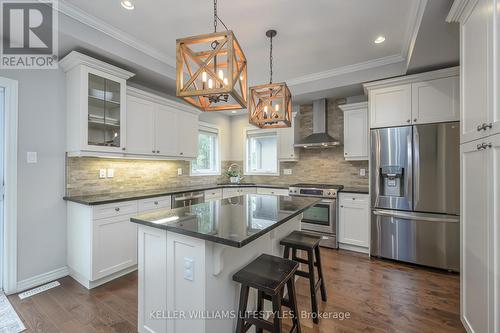 19 Caverhill Crescent, Middlesex Centre, ON - Indoor Photo Showing Kitchen With Upgraded Kitchen