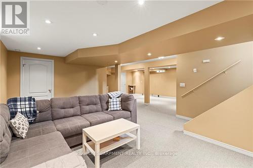 67 Suffolk Street, Hamilton, ON - Indoor Photo Showing Living Room