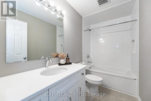 10 Lee Street, Guelph, ON - Indoor Photo Showing Bathroom