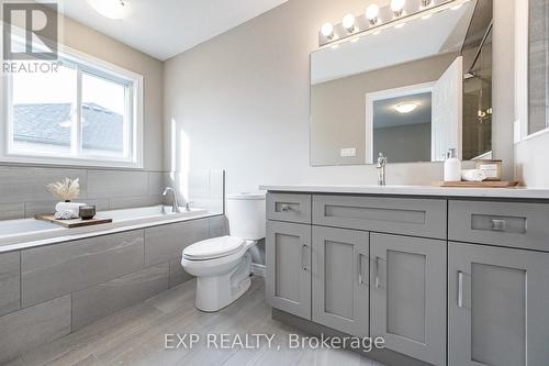 10 Lee Street, Guelph, ON - Indoor Photo Showing Bathroom