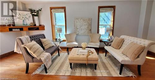 11051 Boundary Line, Chatham-Kent, ON - Indoor Photo Showing Living Room