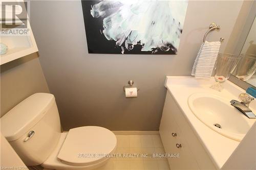 17 - 55 Lake Road, Lambton Shores, ON - Indoor Photo Showing Bathroom