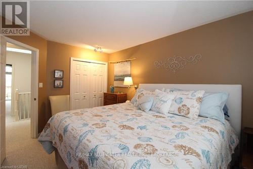 17 - 55 Lake Road, Lambton Shores, ON - Indoor Photo Showing Bedroom