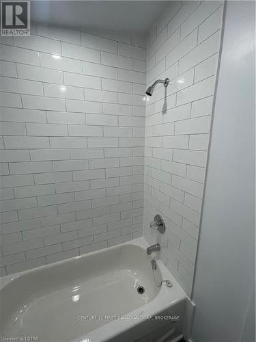 5 - 292 Simcoe Street, London, ON - Indoor Photo Showing Bathroom