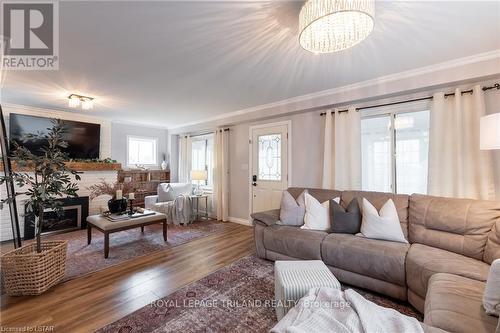 4512 Colonel Talbot Road, London, ON - Indoor Photo Showing Living Room