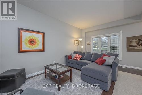 88 - 112 North Centre Road Road, London, ON - Indoor Photo Showing Living Room