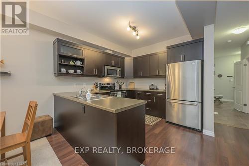 88 - 112 North Centre Road Road, London, ON - Indoor Photo Showing Kitchen With Double Sink