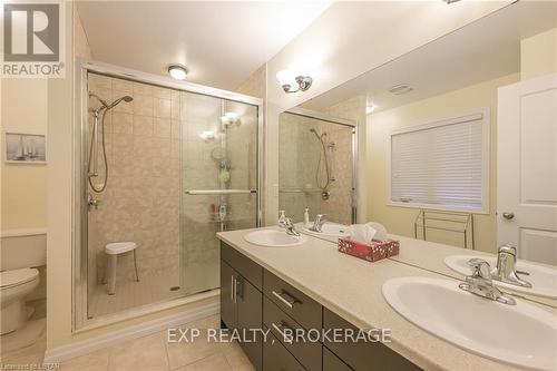 88 - 112 North Centre Road Road, London, ON - Indoor Photo Showing Bathroom