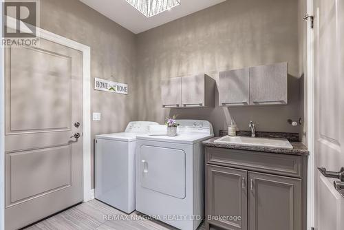 15 Berwick Trail, Welland, ON - Indoor Photo Showing Laundry Room