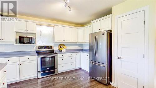 25 Uplands Drive, London, ON - Indoor Photo Showing Kitchen