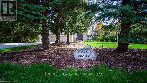 25 Uplands Drive, London, ON - Outdoor