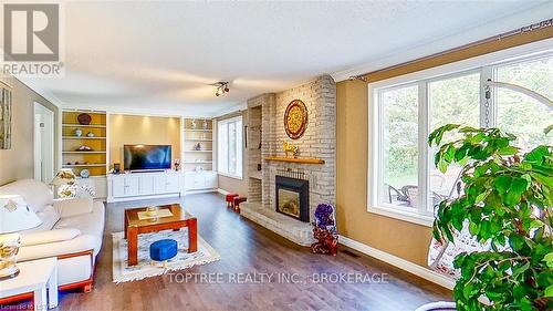 25 Uplands Drive, London, ON - Indoor Photo Showing Living Room With Fireplace