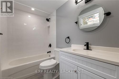 614 Chiddington Ave, London, ON - Indoor Photo Showing Bathroom