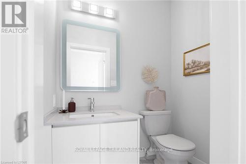 28 - 349 Southdale Road E, London, ON - Indoor Photo Showing Bathroom