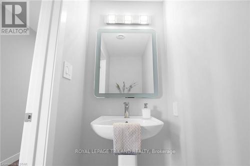 28 - 349 Southdale Road E, London, ON - Indoor Photo Showing Bathroom