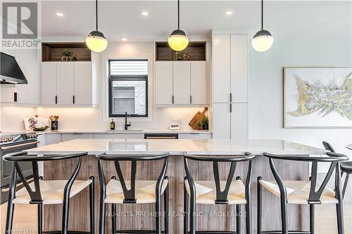 427 Daventry Way, Middlesex Centre (Kilworth), ON - Indoor Photo Showing Kitchen With Upgraded Kitchen