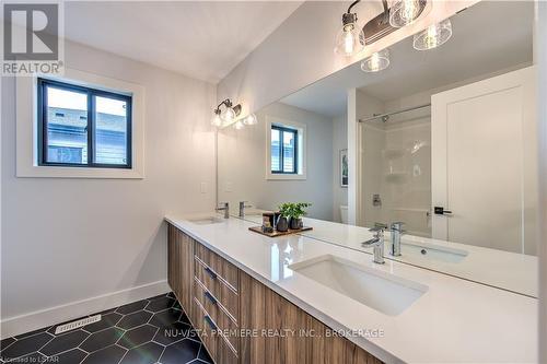 427 Daventry Way, Middlesex Centre (Kilworth), ON - Indoor Photo Showing Bathroom