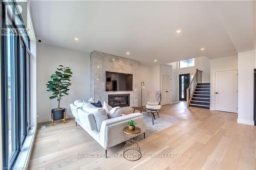 427 Daventry Way, Middlesex Centre (Kilworth), ON - Indoor Photo Showing Living Room With Fireplace