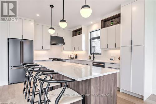 427 Daventry Way, Middlesex Centre (Kilworth), ON - Indoor Photo Showing Kitchen With Upgraded Kitchen