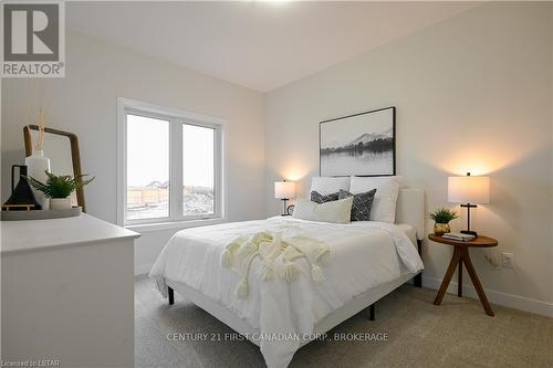 6709 Hayward Drive, London, ON - Indoor Photo Showing Bedroom