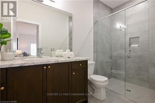 6709 Hayward Drive, London, ON - Indoor Photo Showing Bathroom