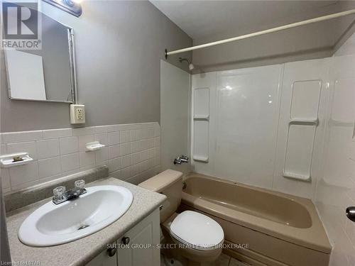 316 - 122 Riverview Drive, Chatham-Kent, ON - Indoor Photo Showing Bathroom