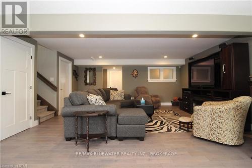 10138 Merrywood Drive, Lambton Shores, ON - Indoor Photo Showing Living Room