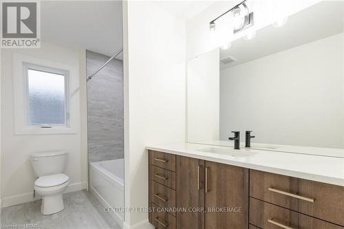 2254 Linkway Boulevard, London, ON - Indoor Photo Showing Bathroom