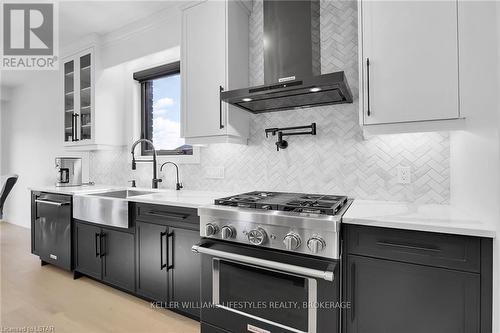 104 Crestview Drive, Middlesex Centre, ON - Indoor Photo Showing Kitchen With Upgraded Kitchen