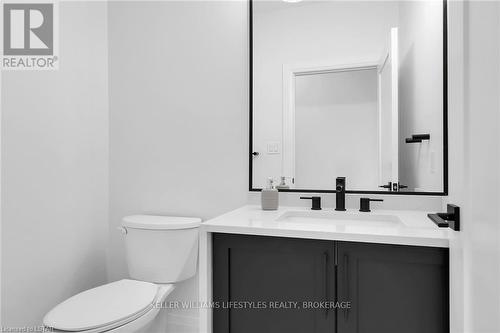 104 Crestview Drive, Middlesex Centre, ON - Indoor Photo Showing Bathroom