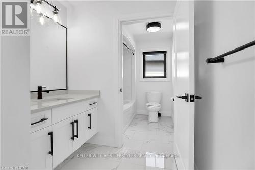 104 Crestview Drive, Middlesex Centre, ON - Indoor Photo Showing Bathroom