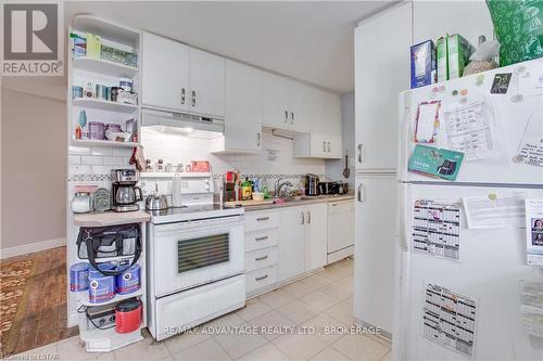 1185 Albany Street, London, ON - Indoor Photo Showing Kitchen