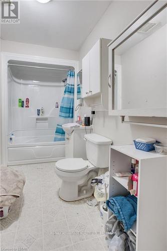 1185 Albany Street, London, ON - Indoor Photo Showing Bathroom
