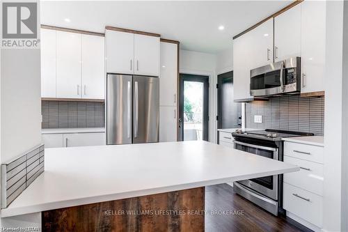 3 - 130 Windsor Crescent, London, ON - Indoor Photo Showing Kitchen With Upgraded Kitchen