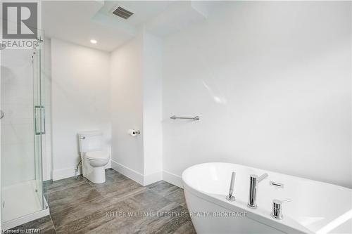 3 - 130 Windsor Crescent, London, ON - Indoor Photo Showing Bathroom