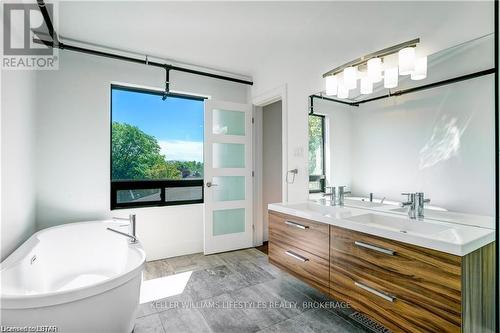 3 - 130 Windsor Crescent, London, ON - Indoor Photo Showing Bathroom