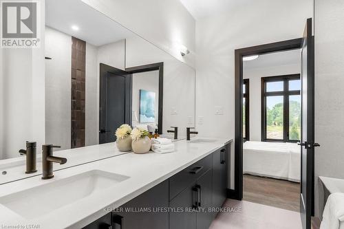 44 East Glen Drive, Lambton Shores, ON - Indoor Photo Showing Bathroom
