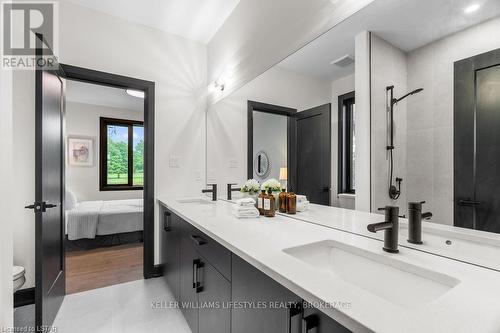 44 East Glen Drive, Lambton Shores, ON - Indoor Photo Showing Bathroom