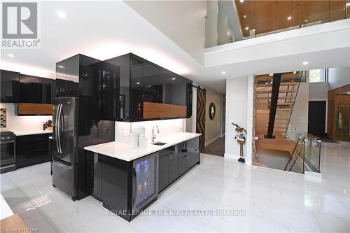 565 Leyton Crescent, London, ON - Indoor Photo Showing Kitchen