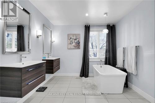 29830 Centre Road, Strathroy-Caradoc, ON - Indoor Photo Showing Bathroom