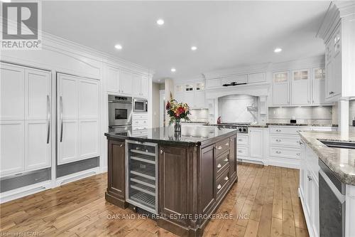 29830 Centre Road, Strathroy-Caradoc, ON - Indoor Photo Showing Kitchen With Upgraded Kitchen