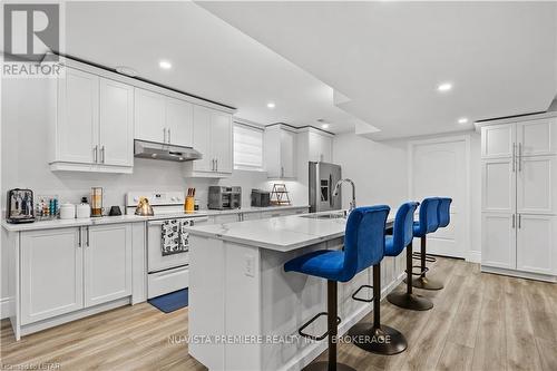 1327 Eagletrace Drive, London, ON - Indoor Photo Showing Kitchen