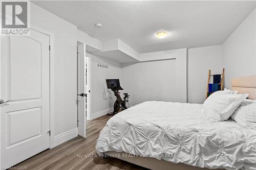 1327 Eagletrace Drive, London, ON - Indoor Photo Showing Bedroom