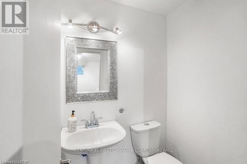 688 Westmount Hills Drive, London, ON - Indoor Photo Showing Bathroom