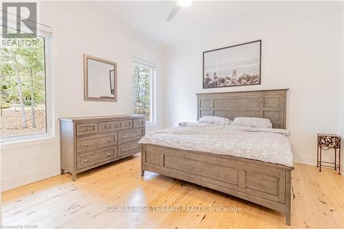 10099 Jennison Crescent, Lambton Shores, ON - Indoor Photo Showing Bedroom