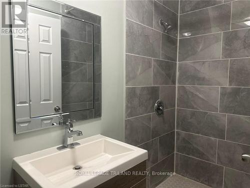 3 - 364 Richmond Street, London, ON - Indoor Photo Showing Bathroom