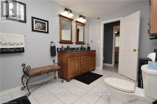 8105 Mcgregor Court, Amherstburg, ON - Indoor Photo Showing Bathroom